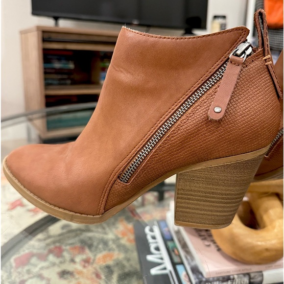 DV Dolce Vita Heeled Booties Size 9 - Picture 1 of 6